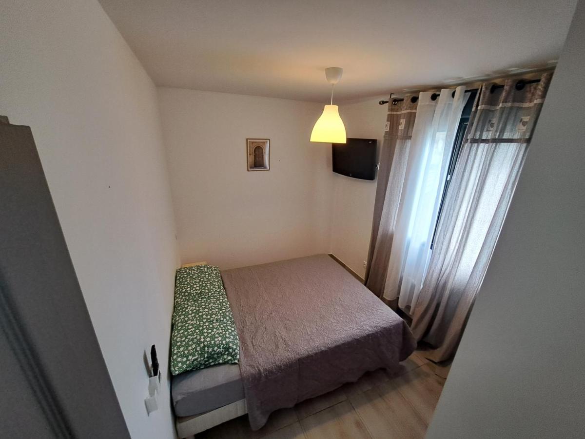 Charmante Maison Avec Piscine Bessan Εξωτερικό φωτογραφία