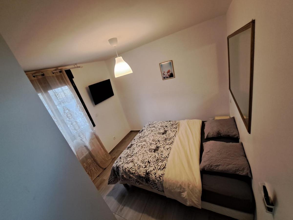 Charmante Maison Avec Piscine Bessan Εξωτερικό φωτογραφία